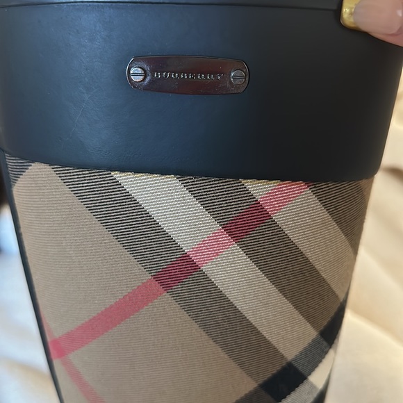 Burberry tall rain boot, size 6 / 36 - Picture 7 of 7